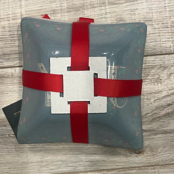 Set Of Four Small Glass Bowl - Picture 4 of 5